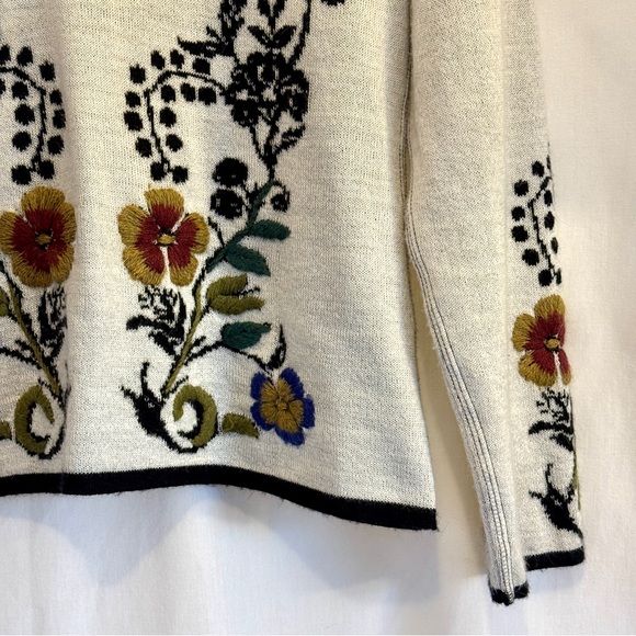 Simply Nature Design Embroidered Hanna Sweater - Picture 6 of 16